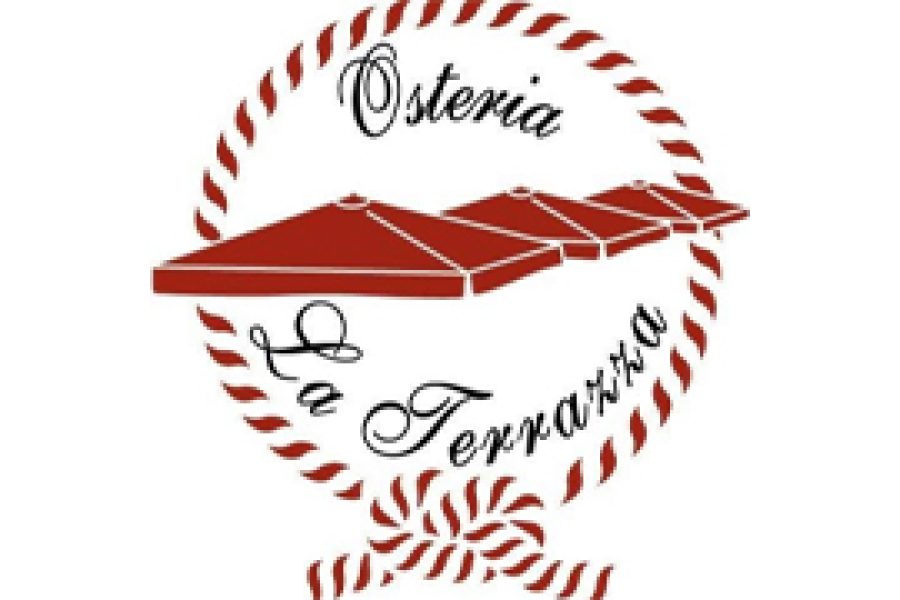L'immagine mostra il logo di un ristorante chiamato "Osteria La Terrazza". Il logo ha una forma circolare, delimitata da una corda rossa e bianca che forma un nodo decorativo nella parte inferiore. All'interno del cerchio ci sono tre elementi principali: Il nome del ristorante è scritto in carattere corsivo: In alto: "Osteria" In basso: "La Terrazza" Al centro del cerchio ci sono quattro ombrelloni rossi stilizzati, disposti in prospettiva, che richiamano l’idea di una terrazza all’aperto. Lo stile generale è elegante e rustico, con un richiamo all’atmosfera accogliente di una tipica osteria italiana.